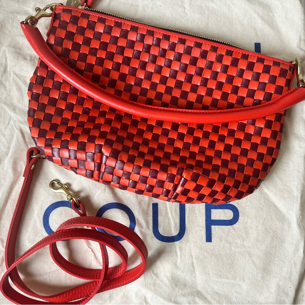 Clare V. Petit Moyen Messenger